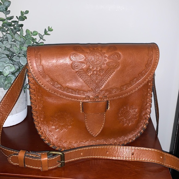 Patricia Nash Handbags - Like NEW Patricia Nash Beautiful Leather Embossed Purse